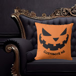 Scary Jack O Lantern Custom Sinaasappel Halloween  Kussen<br><div class="desc">Dit spooky oranje Halloween kussen heeft een coole lachende Jack O Lantern en je eigen gepersonaliseerde tekst. Schattige en eng aangepaste huis decor.</div>