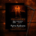 Scary Pumpkin Halloween 25th Birthday Party Kaart<br><div class="desc">Een eng gevuld pompoen man met een gloeiend hoofd en een witte doktersmantel onder de opwarende vleermuizen met een kreupele Halloween 25e uitnodiging van de Birthday Party. Foto van Annie Spratt via Unsplash.</div>