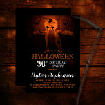 Scary Pumpkin Halloween 30th Birthday Party Kaart<br><div class="desc">Een eng gevuld pompoen man met een gloeiend hoofd en een witte doktersmantel onder de opwarende vleermuizen met een griezelig Halloween-30e uitnodiging van de Birthday Party. Foto van Annie Spratt via Unsplash.</div>