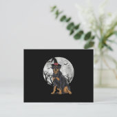 Scary Rottweiler Dog Witch Pet Halloween Aankondigingskaart (Staand voorkant)