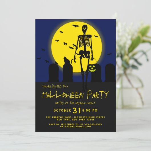 Scary Skeleton Cat Bats Graveyard Scene Halloween Kaart (Staand voorkant)