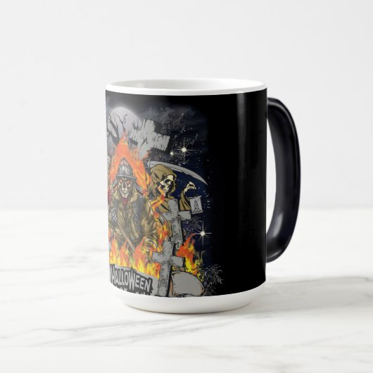 Scary Skeleton in Night Halloween Magische Mok (Voorkant rechts)