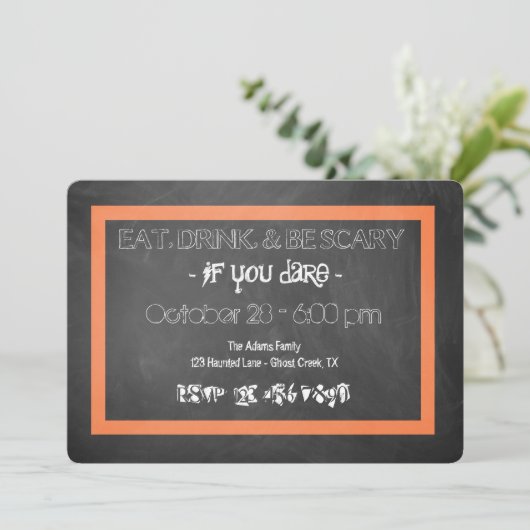 Scary Skull Chalkboard Uitnodigen Kaart (Staand voorkant)