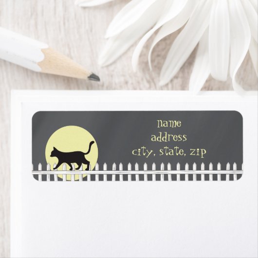 Scenary Black Cat op Picket Fence Etiket (Insitu)