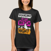 Scenary Grandma by Day Witch van nacht Scary Hoowe T-shirt (Voorkant)