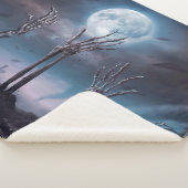 Scenary Graveyard Hands Reaching Moon Halloween Sherpa Deken (3/4)