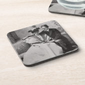 Scène uit de prestaties van het belang van zijn drankjes onderzetter (Linkerzijde)