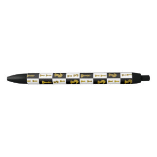Schaakbord en goudschaakstukken zwarte inkt pen