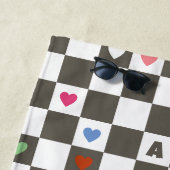 Schaakbord met kleurrijke harten en Initialen Strandlaken (In situ)