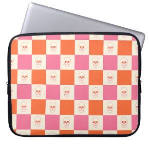 Schaakbordschedels in roze, Sinaasappel en crème Laptop Sleeve