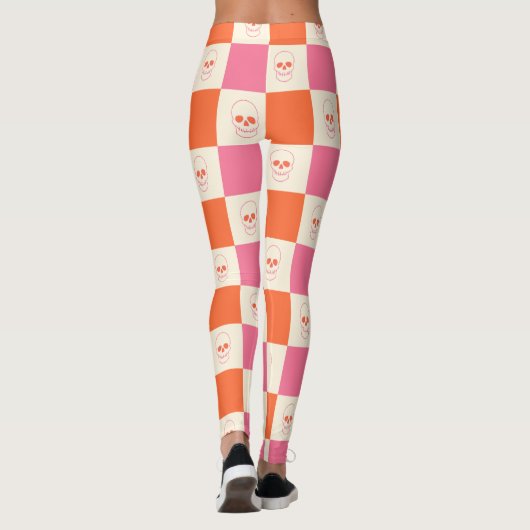 Schaakbordschedels in roze, Sinaasappel en crème Leggings (Achterkant)