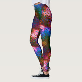 Schaal met blauwe chroomschalen op zalm leggings