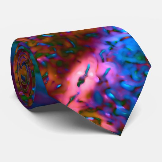 Schaal met blauwe chroomschalen op zalm stropdas (Opgerold)