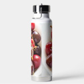 schaal met kersen waterfles (Rechts)