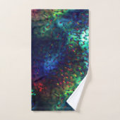 Schaal op een donkerblauwe tot gekleurde achtergro bad handdoek (Handdoek)