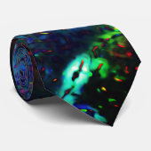 Schaal op een donkerblauwe tot gekleurde achtergro stropdas (Opgerold)