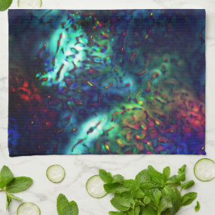 Schaal op een donkerblauwe tot gekleurde achtergro theedoek