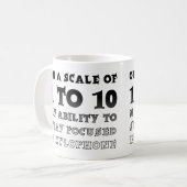 Schaal van 1 tot 10 focuste funny Mug Koffiemok (Voorkant links)