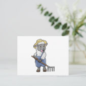 Schaap als boer met hark en hoed briefkaart (Staand voorkant)