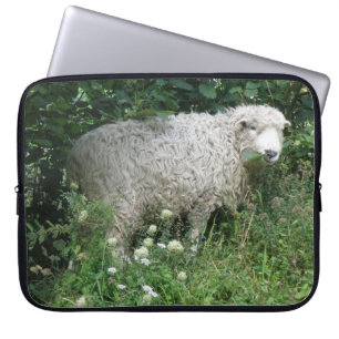 Schaap Met Witte Fluffy Vacht Eet Laptophoes Laptop Sleeve