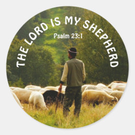 Schaapherder die over schapenstapel kijkt ronde sticker