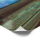 Schaars verlichte retro computerlab met CRT-scherm Perfect Poster (Hoek)