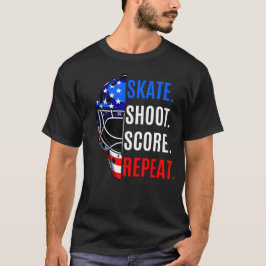Schaats Shoot Score Herhaal Hockey 4 juli T-shirt