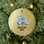 Schaatsen Ornament, Ice-Hockey Christmas Keramisch Ornament<br><div class="desc">Dit gepersonaliseerde schaatsingskerst ornament heeft een waterverf afbeelding van blauw ijs schaatsen, evenals verschillende tinten van blauw en gouden decoraties. Het gebruikt een gemakkelijk leesbaar lettertype en veel ruimte om al uw unieke berichten toe te voegen. Voor speciale ontwerpbehoeften kunt u contact opnemen met de ontwerper door een e-mail te...</div>