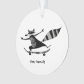 Schaatsende wasbeer – Whimsical wasbeer dier Ornament (voorkant)