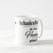 Schadenfreude* is mijn Happy Place Coffee Mok (Voorkant rechts)