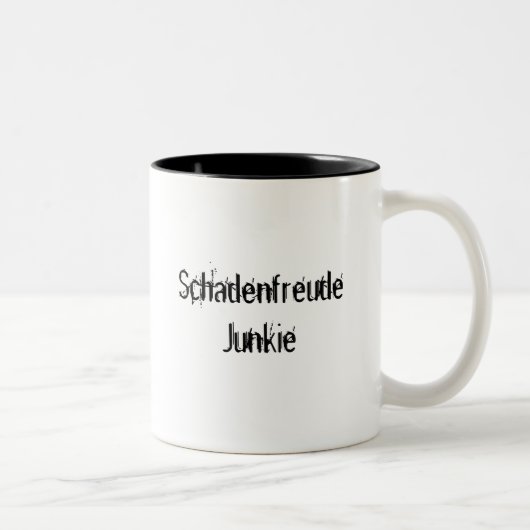 Schadenfreude Junkie Tweekleurige Koffiemok (Rechts)