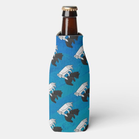 Schaduw Beer kubus op blauw Flesjeskoeler (Fles Voorkant)