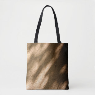Schaduw op bruine vloervloer tote bag
