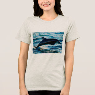 Schaduw van de zee: de zwarte dolfijn Tri-Blend shirt