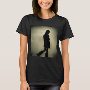 Schaduwen dansen op de muur van duisternis t-shirt