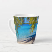 Schaduwen op het strand latte mok (Linkerhoek)