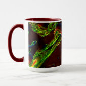 Schaduwen van groen afgevoerd in vlammen mok (Links)