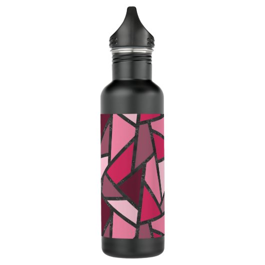 Schaduwen van roze gekleurd glas waterfles  (Links)