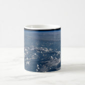 Schaduwen van wolken over het Filipijnse Zee Koffiemok (Center)