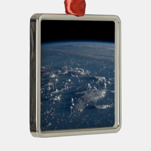 Schaduwen van wolken over het Filipijnse Zee Metalen Ornament (Rechts)