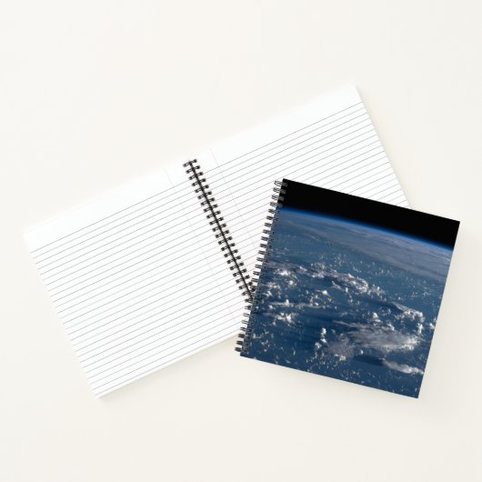 Schaduwen van wolken over het Filipijnse Zee Notitieboek (Binnen)