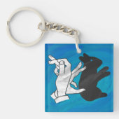 Schaduwkonijn op blauw sleutelhanger (voorkant)