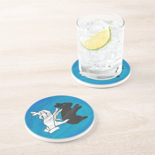 Schaduwkonijn op blauw zandsteen onderzetter (Zijkant)