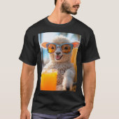 Schaf genießt den Strandurlaub T-shirt (Voorkant)
