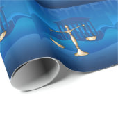 Schalen van het recht cadeaupapier (Rol Hoek)