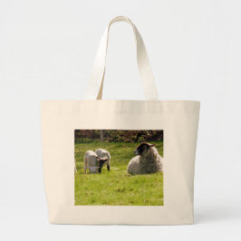 Schapen met lentlammeren grote tote bag