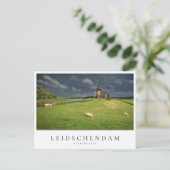 Schapen met windmolens onder donkere wolken briefkaart (Staand voorkant)