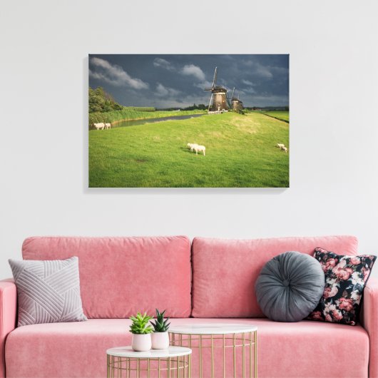 Schapen met windmolens onder donkere wolken canvas afdruk (Insitu (Woonkamer))
