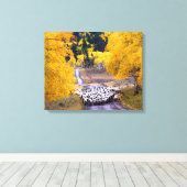 Schapen op Country Road Canvas Afdruk (Insitu (Houten vloer))