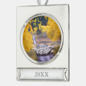 Schapen op Country Road Verzilverd Banner Ornament (Links)